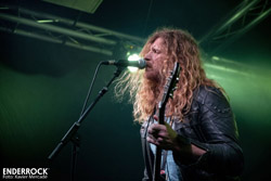 Concert de Jared James Nichols i Laura Cox a la sala La Nau de Barcelona 